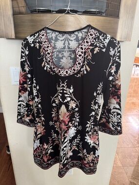 White House Black Market Black Floral Scoop Neck Tunic with Pink & Cream Accents